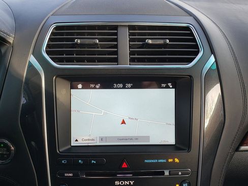 Used 2017 Ford Explorer Platinum image 23