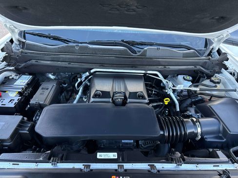 Used 2024 Chevrolet Colorado LT w/ LT Convenience Package III image 9