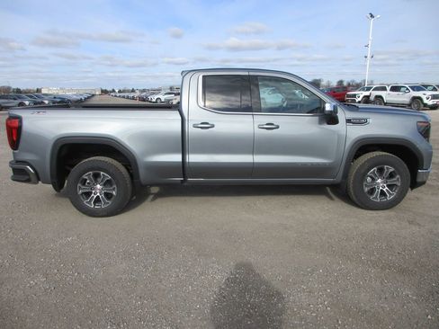 New 2026 GMC Sierra 1500 SLE image 3