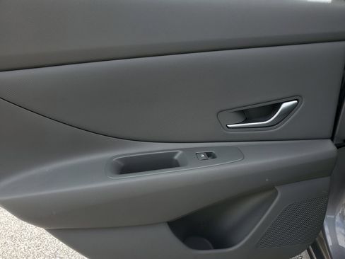 Used 2025 Hyundai Elantra SEL FWD image 10