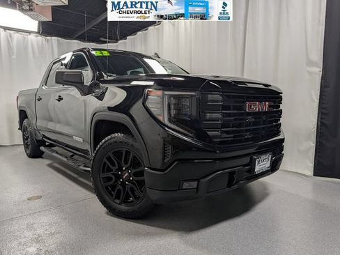 Used 2023 GMC Sierra 1500 Elevation w/ X31 Off-Road Package AWD/4WD image 1