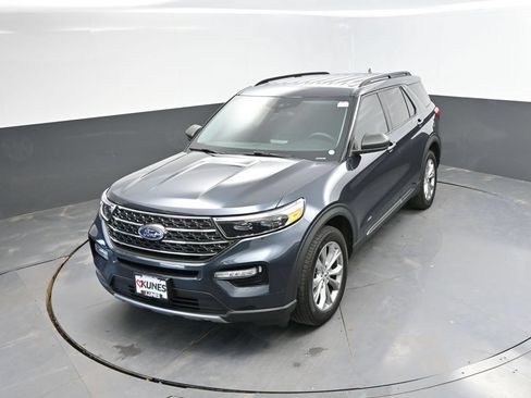 Used 2024 Ford Explorer XLT w/ Equipment Group 202A AWD/4WD image 30
