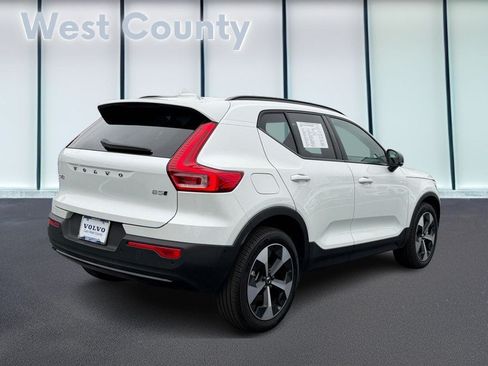 Certified 2026 Volvo XC40 B5 Plus AWD/4WD image 4