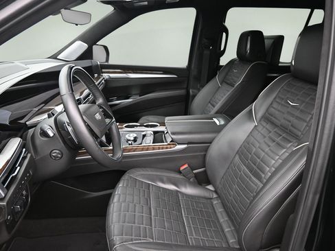 Used 2025 Cadillac Escalade ESV Premium Luxury Platinum AWD/4WD image 32