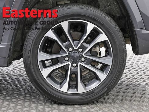 Used 2023 Jeep Grand Cherokee Overland w/ Luxury Tech Group IV AWD/4WD image 38