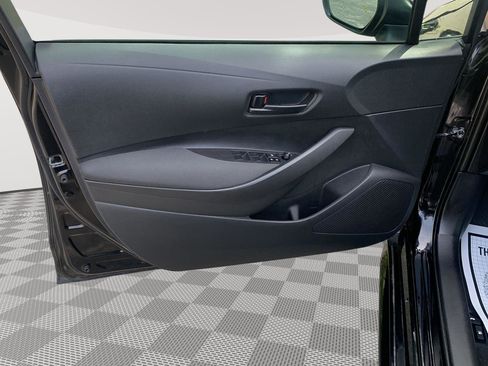 Used 2025 Toyota Corolla LE FWD image 13