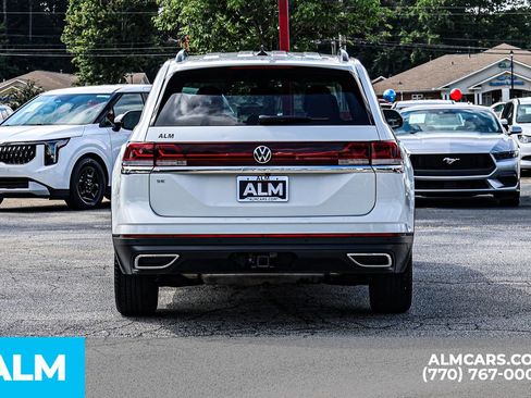 Used 2025 Volkswagen Atlas SE FWD image 12