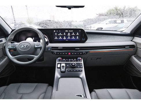 Certified 2025 Hyundai Palisade Calligraphy FWD image 11