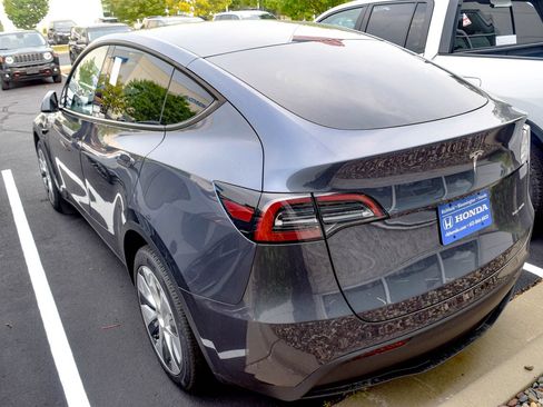 Used 2023 Tesla Model Y Long Range AWD/4WD image 17