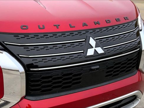 Used 2023 Mitsubishi Outlander SE image 30