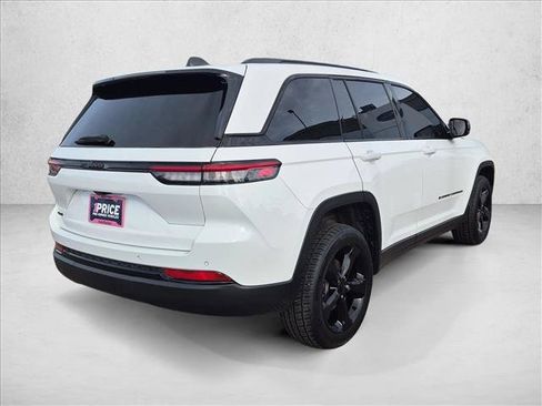 Used 2023 Jeep Grand Cherokee Altitude AWD/4WD image 5
