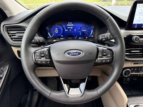 Used 2022 Ford Escape Titanium w/ Class II Trailer Tow Package AWD/4WD image 14