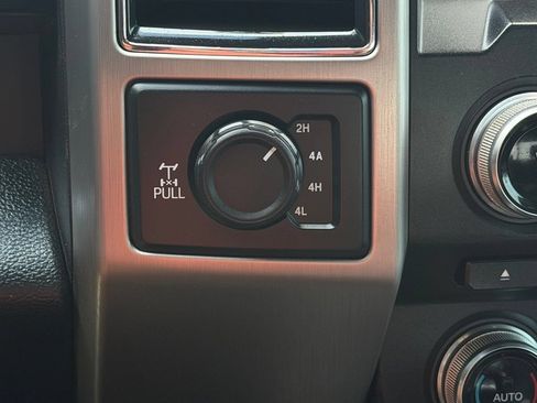 Used 2017 Ford F150 Platinum w/ Equipment Group 701A Luxury AWD/4WD image 32