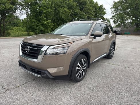 Used 2024 Nissan Pathfinder Platinum w/ Cargo Package FWD image 1