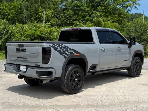 Used 2024 GMC Sierra 2500 AT4 w/ AT4 Premium Plus Package AWD/4WD image 3