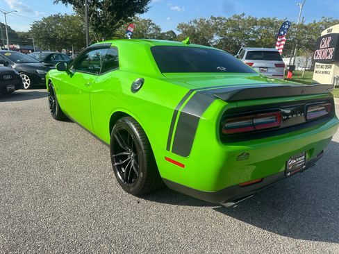 Used 2017 Dodge Challenger R/T Scat Pack RWD image 6