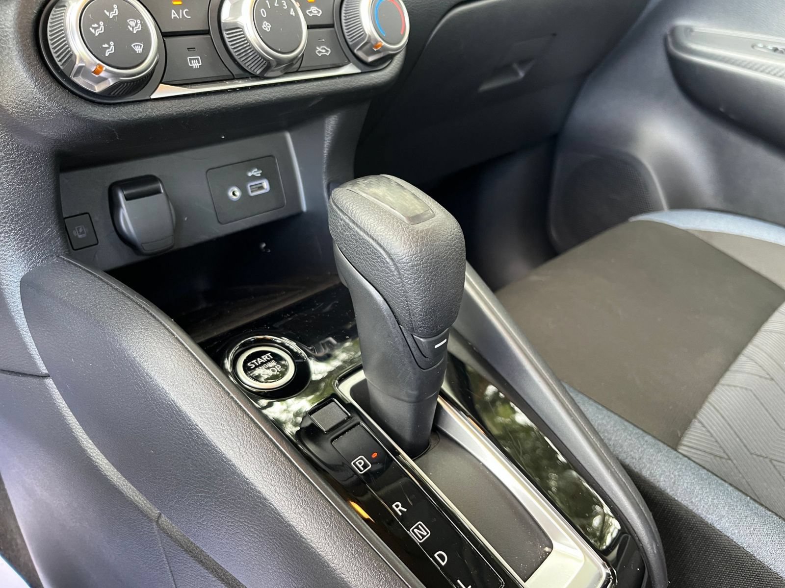 Used 2025 Nissan Versa SV FWD image 38