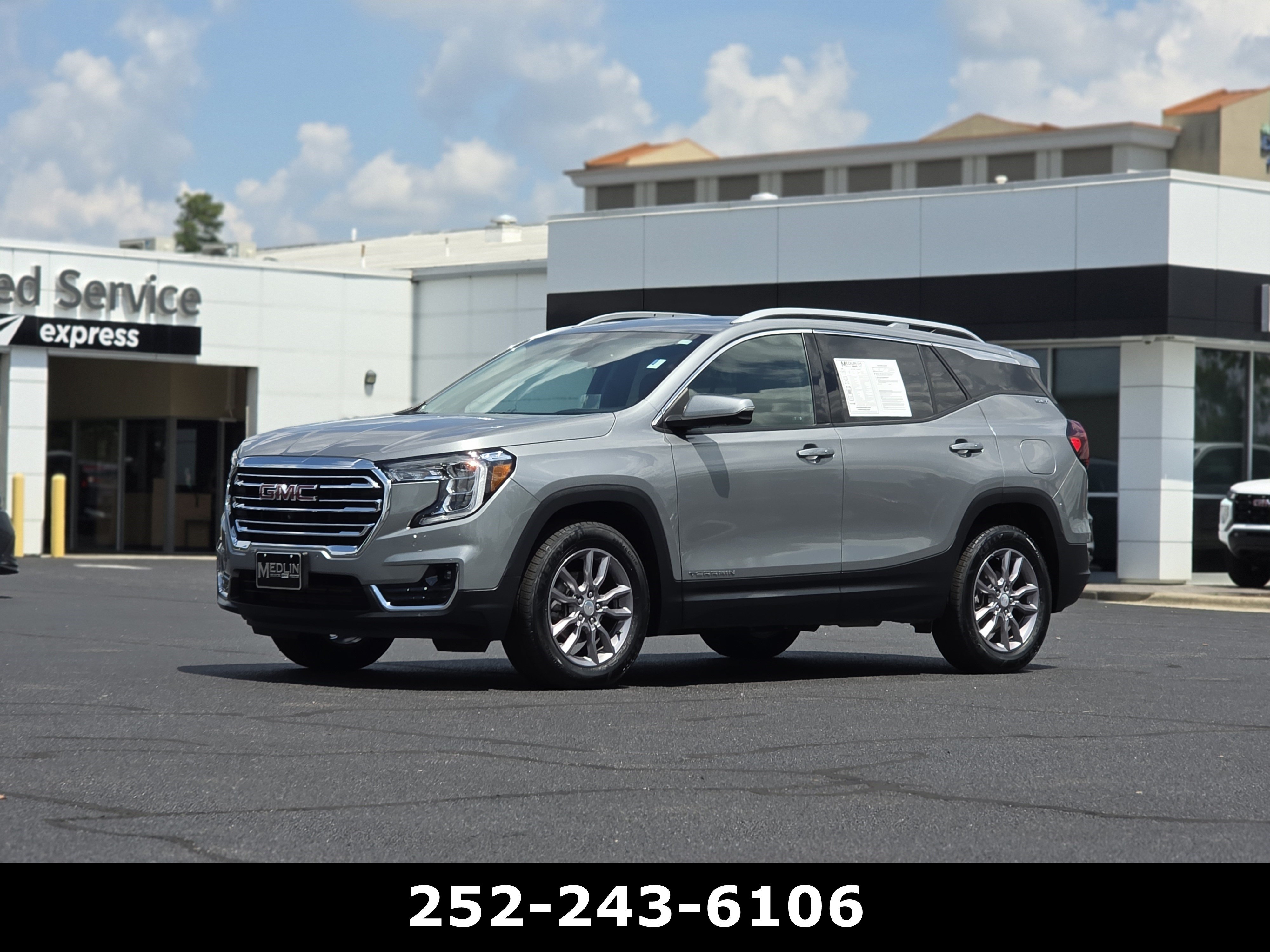 Used 2023 GMC Terrain SLT w/ Tech Package AWD/4WD image 3