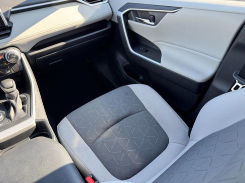 Used 2021 Toyota RAV4 XLE w/ Convenience Package image 15