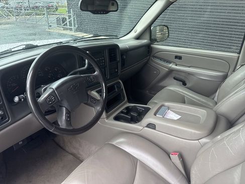 Used 2006 Chevrolet Suburban LS w/ Smart Select Package RWD image 4