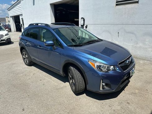 Used 2016 Subaru Crosstrek Touring AWD/4WD image 3