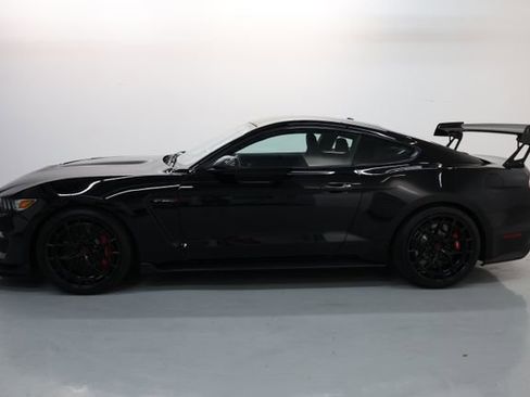 Used 2019 Ford Mustang Shelby GT350R w/ GT350R Equipment Group 920A RWD image 62