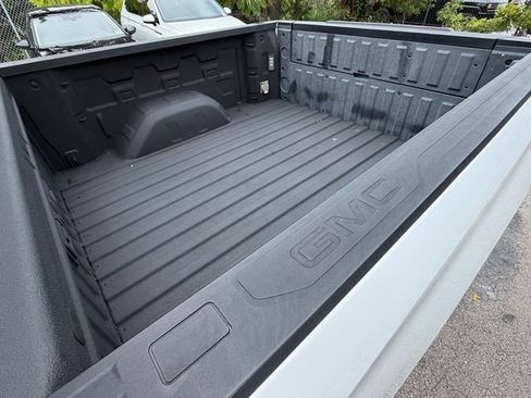 Used 2022 GMC Sierra 1500 Elevation w/ Preferred Package RWD image 11