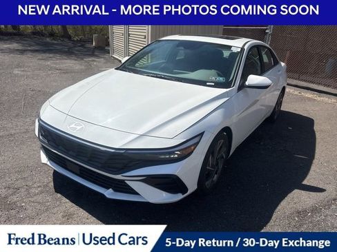 Certified 2025 Hyundai Elantra SEL image 1