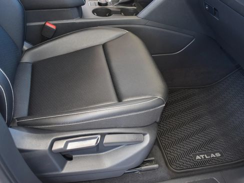 Used 2020 Volkswagen Atlas Cross Sport SE w/ Panoramic Sunroof Package AWD/4WD image 18