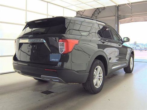 Used 2023 Ford Explorer XLT w/ Equipment Group 202A AWD/4WD image 4