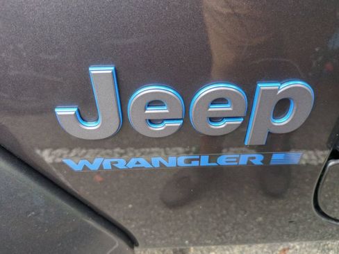 Used 2025 Jeep Wrangler Unlimited Sahara w/ Safety Group AWD/4WD image 32