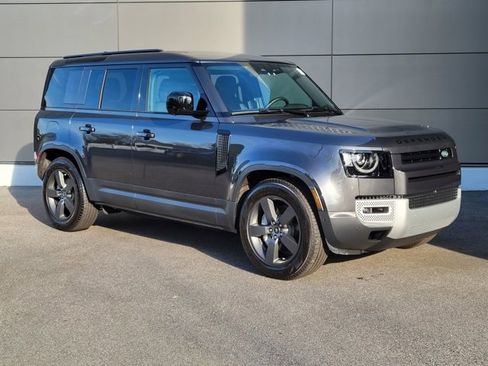 Used 2025 Land Rover Defender 110 S image 8