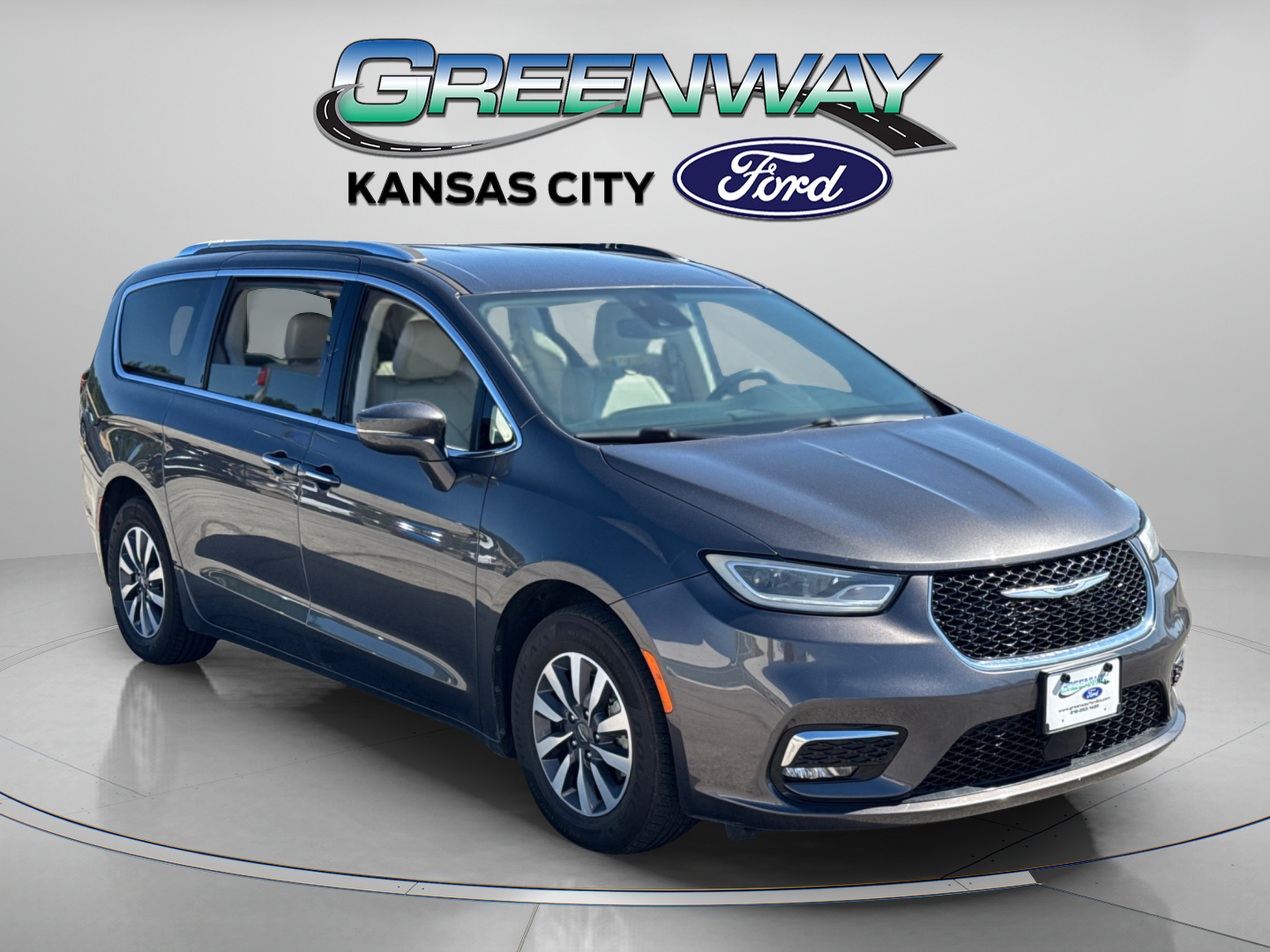 Used 2021 Chrysler Pacifica Touring-L FWD image 1