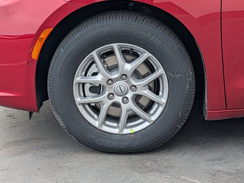 New 2026 Chrysler Pacifica Select image 4