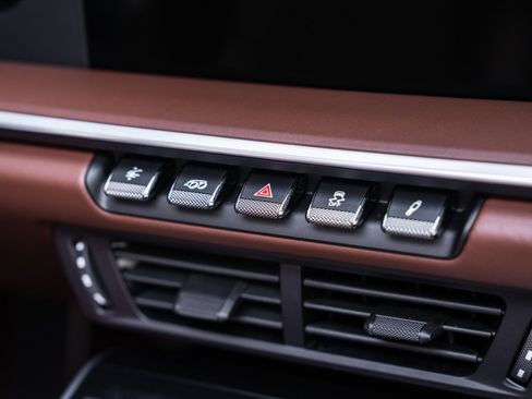 Used 2025 Porsche 911 Carrera 4 GTS image 33