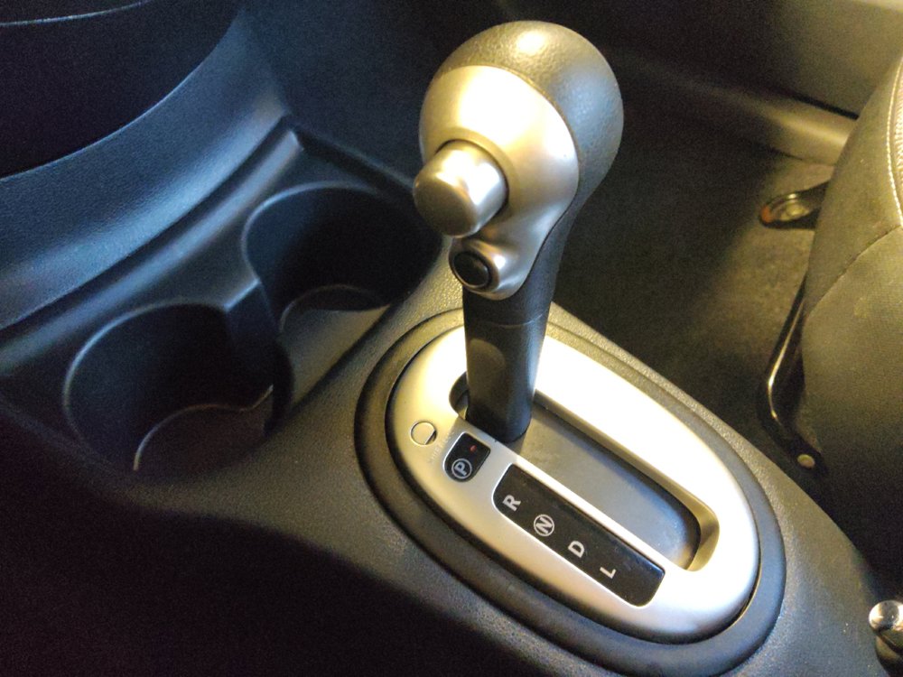 Used 2015 Nissan Versa SV FWD image 26