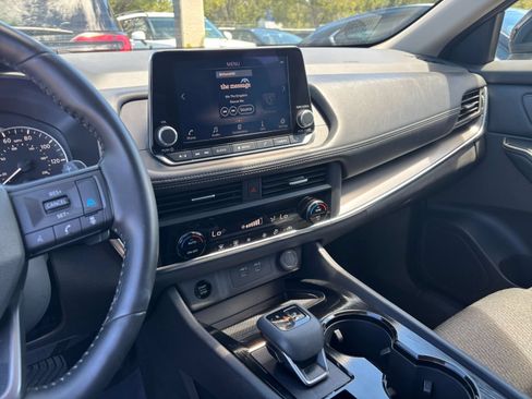 Used 2025 Nissan Rogue SV FWD image 14