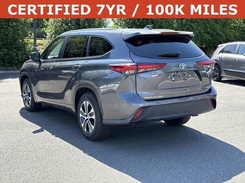 Used 2023 Toyota Highlander XLE FWD image 4