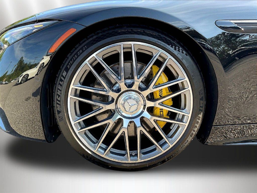 Certified 2022 Mercedes-Benz SL 63 AMG 4MATIC w/ Driver Assistance Package image 34