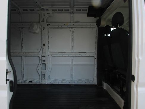 Used 2025 RAM ProMaster 2500 w/ Convenience Group FWD image 12