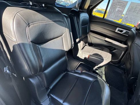 Used 2021 Ford Explorer XLT w/ Equipment Group 202A image 19