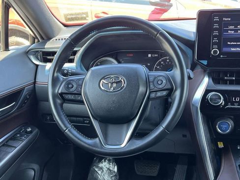 Used 2021 Toyota Venza XLE image 11