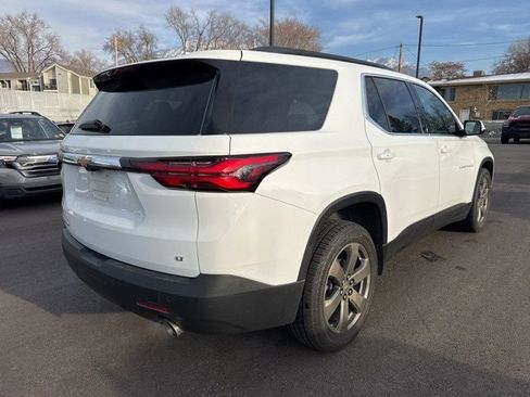 Used 2022 Chevrolet Traverse LT w/ LT Premium Package image 3
