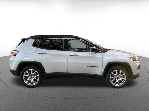 Used 2025 Jeep Compass Limited image 8
