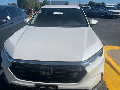 Used 2023 Honda CR-V LX image 2