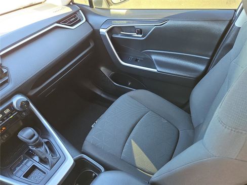 Used 2022 Toyota RAV4 XLE FWD image 19