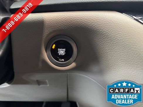 Used 2018 Chrysler Pacifica Touring-L FWD image 21