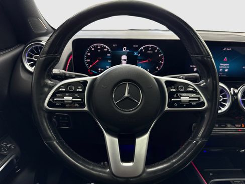 Used 2020 Mercedes-Benz GLB 250 4MATIC w/ Premium Package image 19