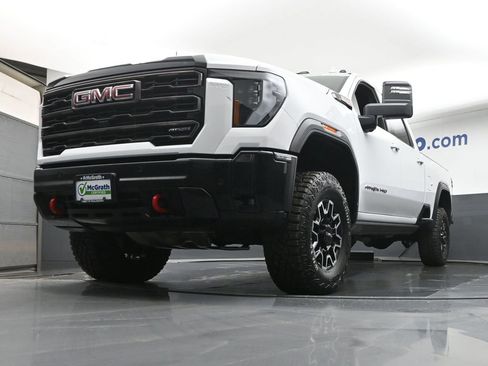 Used 2025 GMC Sierra 2500 AT4X image 6