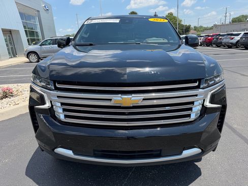 Used 2023 Chevrolet Suburban High Country AWD/4WD image 3